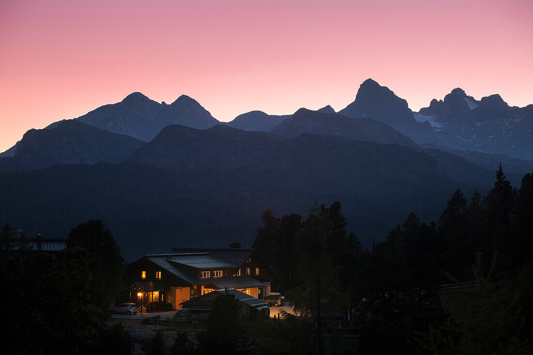 Wanderurlaub - Umgebungsschwerpunkt: Berg - Tauplitzalm - Sonnenuntergang Dachstein - Berggasthof Steinerhaus