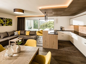Panorama Residence Saltauserhof Resort Zimmerkategorien Typ 16 – Three Bedroom Panorama Suite mit Terrasse und Whirlpool