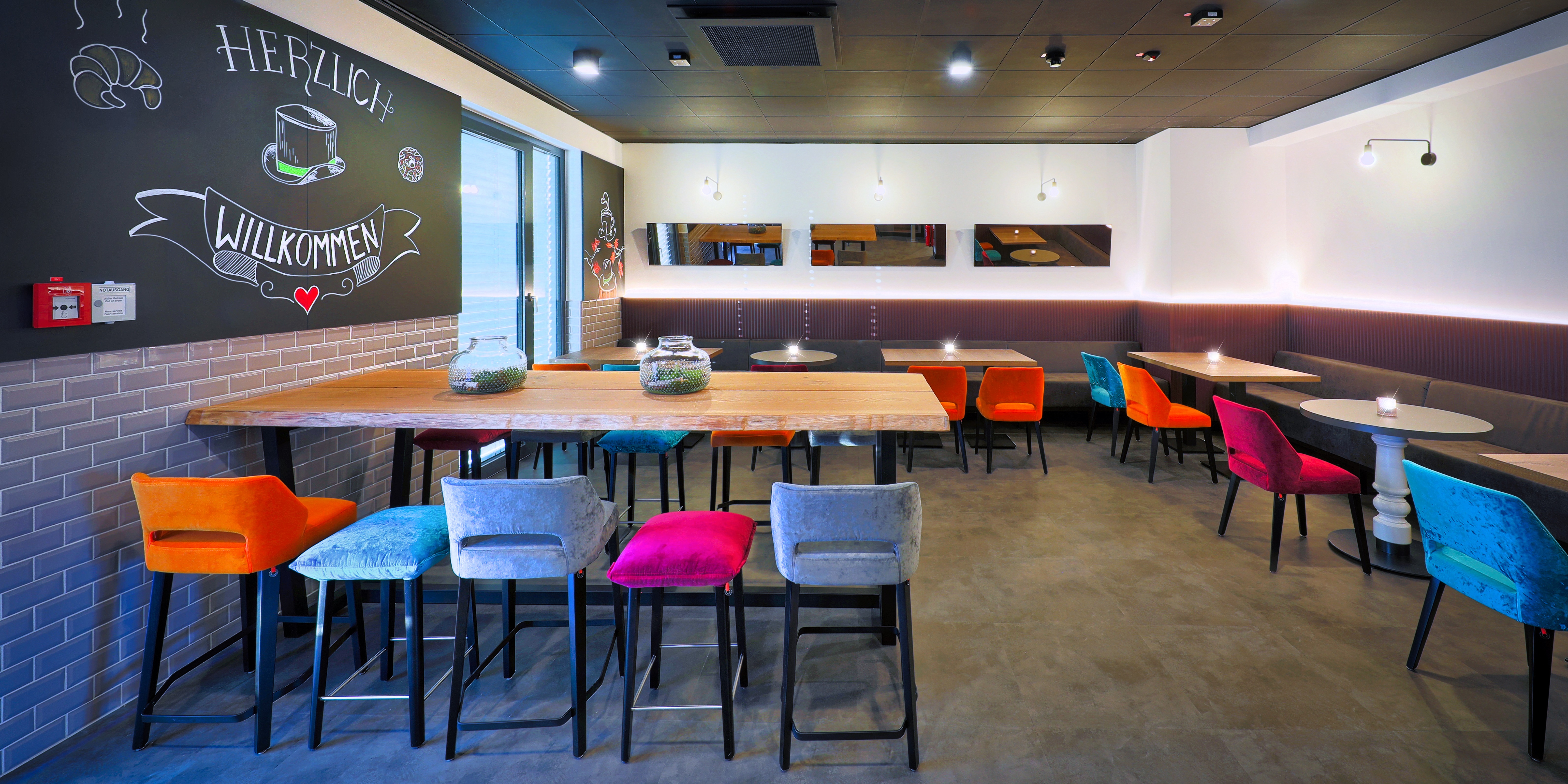 Wanderhotel: Frühstücksbereich - Emils Hotel