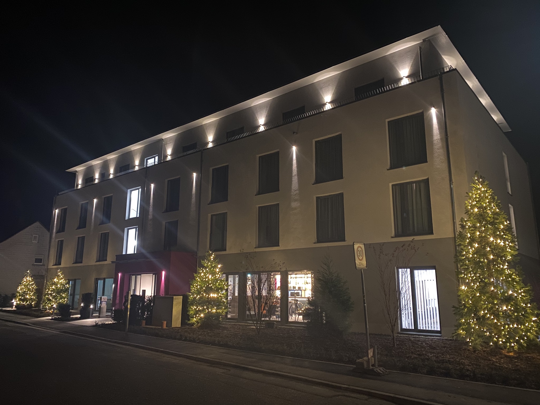 Wanderhotel: Außenansicht - Emils Hotel