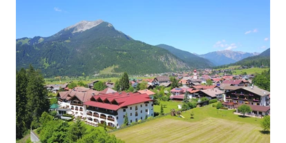 Wanderurlaub - Themenwanderung - Holz (Wängle) - Hotel in bester Lage von Ehrwald - Hotel Alpen Residence