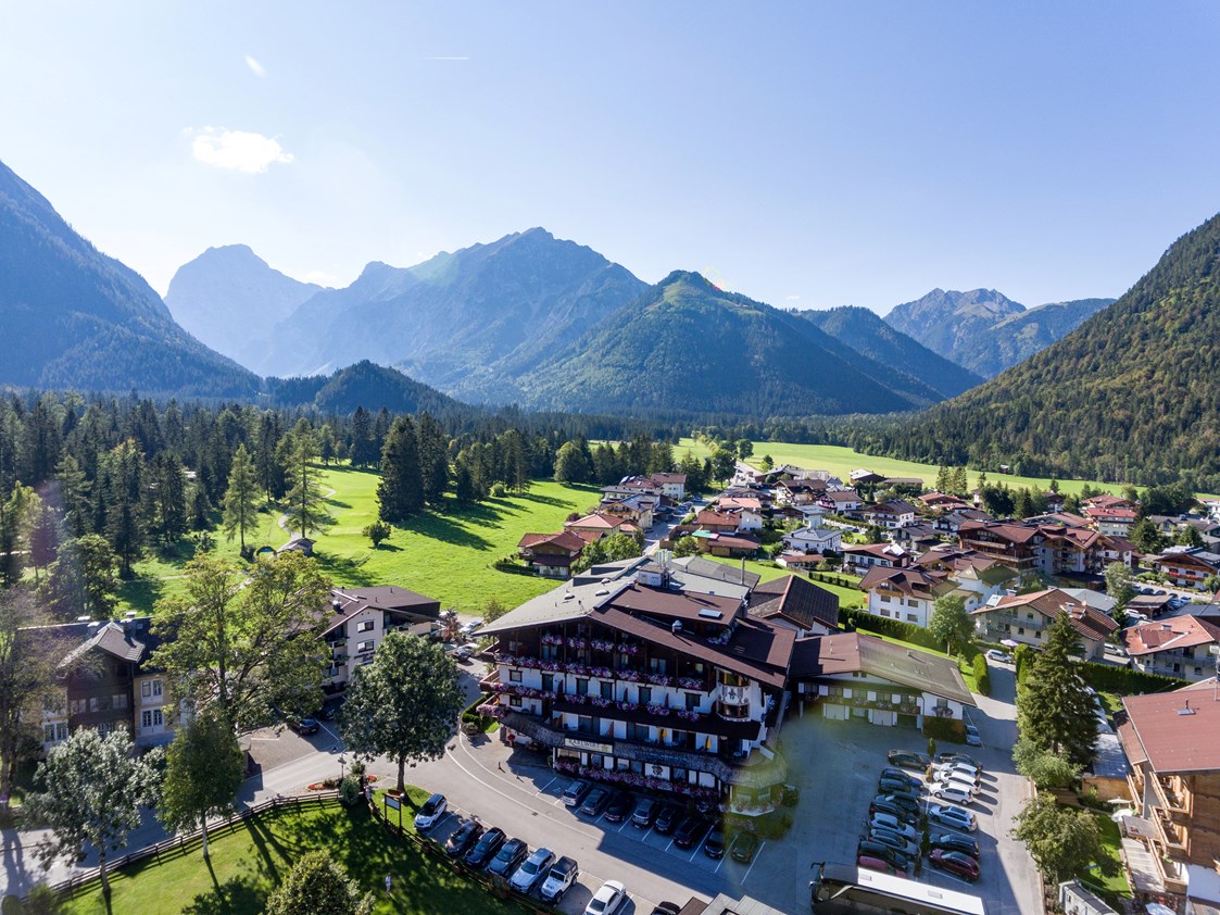 Wanderhotel: direkt am Beginn in den Alpenpark Karwendel - Hotel Karlwirt - Alpine Wellness am Achensee