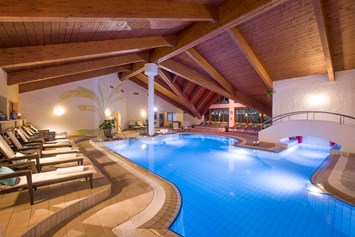 Wanderhotel: Indoorpool - Hotel Karlwirt - Alpine Wellness am Achensee
