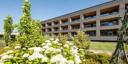 Wanderurlaub - Hotel-Schwerpunkt: Wandern & Biken - Tirol - Hausansicht im Sommer - 4**** DER RESCHENHOF