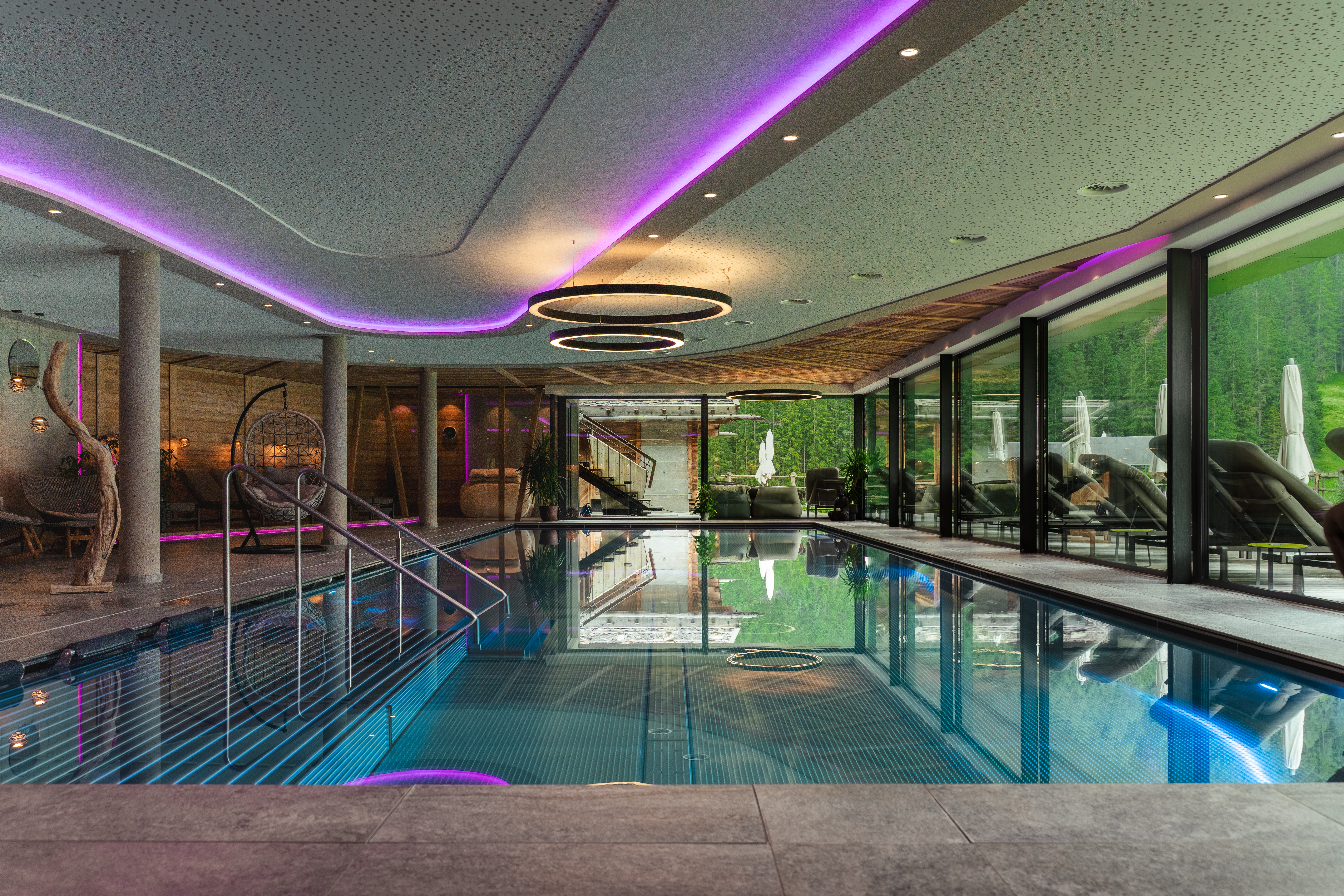 Wanderurlaub - Schwierigkeit Wanderungen: Rot - Tirol - Panoramahallenbad - Alpinhotel Berghaus GmbH