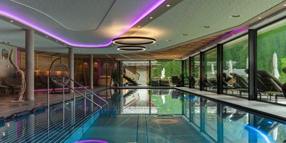 Wanderurlaub - Hotel-Schwerpunkt: Wandern & Biken - Tirol - Panoramahallenbad - Alpinhotel Berghaus GmbH