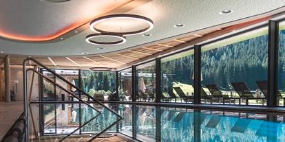 Wanderurlaub - Hotel-Schwerpunkt: Wandern & Biken - Tirol - Panoramahallenbad - Alpinhotel Berghaus GmbH