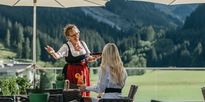 Wanderurlaub - Hotel-Schwerpunkt: Wandern & Biken - Tirol - Panoramaterrasse - Alpinhotel Berghaus GmbH