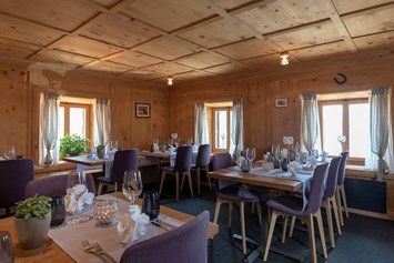 Wanderhotel: Unser Bündner Stübli für kulinarische Höhenflüge im Berghotel Tgantieni - Berghotel Tgantieni