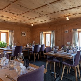 Wanderhotel: Unser Bündner Stübli für kulinarische Höhenflüge im Berghotel Tgantieni - Berghotel Tgantieni