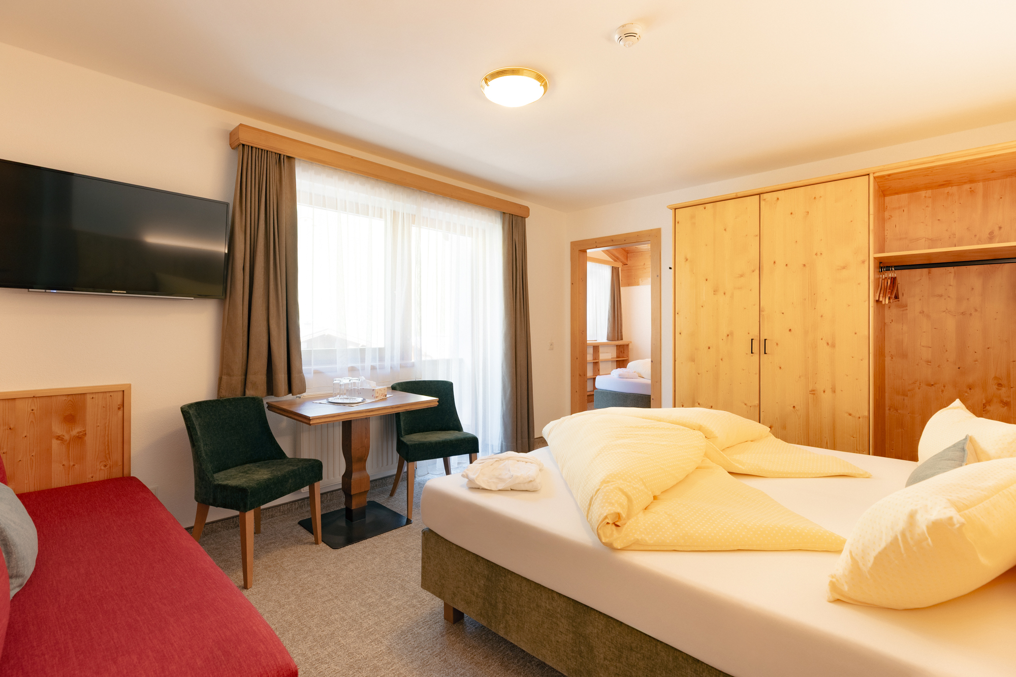 Hotel Pinzger Tux Zimmerkategorien Dorfblick Suite