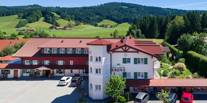 Wanderurlaub - Allgäu - Naturhotel Krone mit Höhenzug Kugel und Eistobel in Maierhöfen Westallgäu Bayern - Natur-Landhaus Krone, Bio-Hotel & Soulfood-Restaurant