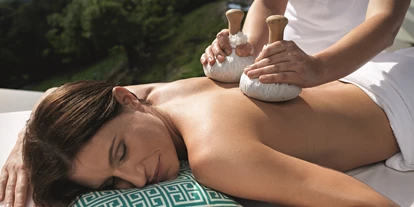 Wanderurlaub - Allgäu - Kräuterstempelmassage - Natur-Landhaus Krone, Bio-Hotel & Soulfood-Restaurant
