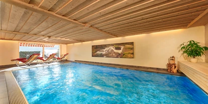 Wanderurlaub - Allgäu - Panoramapool mit Südterrasse am Wellnessgarten - Natur-Landhaus Krone, Bio-Hotel & Soulfood-Restaurant