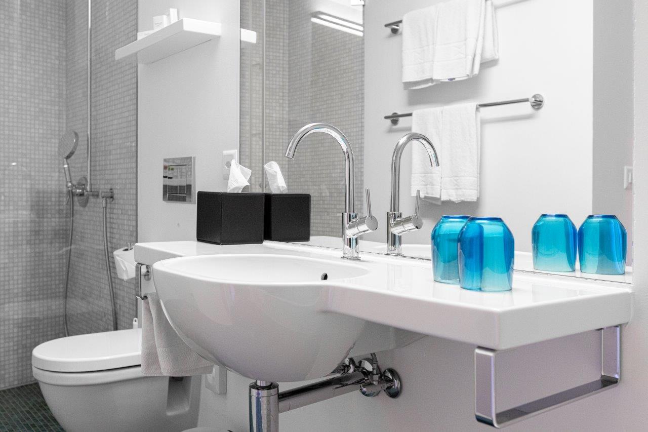 Wanderurlaub - Wellnessbereich - Graubünden - Badezimmer - Bestzeit Lifestyle & Sport Hotel