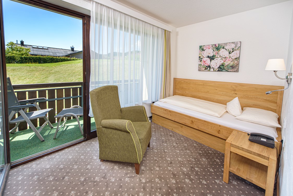 Wanderhotel: Einzelzimmer Superior mit Balkon - Hotel Interest of Bavaria