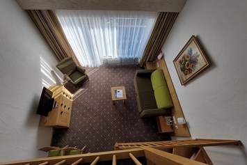 Wanderhotel: Zweigeschossige, geräumige Junior Suite Superior mit getrenntem Wohn- und Schlafbereich  - Hotel Interest of Bavaria