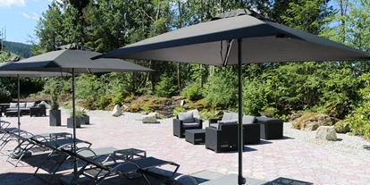 Wanderurlaub - Fahrstuhl - Bayern - Schwimmbadterrasse - Hotel Kaiseralm