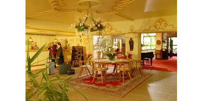 Wanderurlaub - Fahrstuhl - Bayern - Eingangshalle - Hotel Kaiseralm