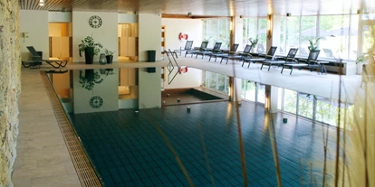 Wanderurlaub - Fahrstuhl - Bayern - Hallenbad - Hotel Kaiseralm