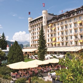 Wanderhotel: Gstaad Palace Outdoor View Sommer - Gstaad Palace