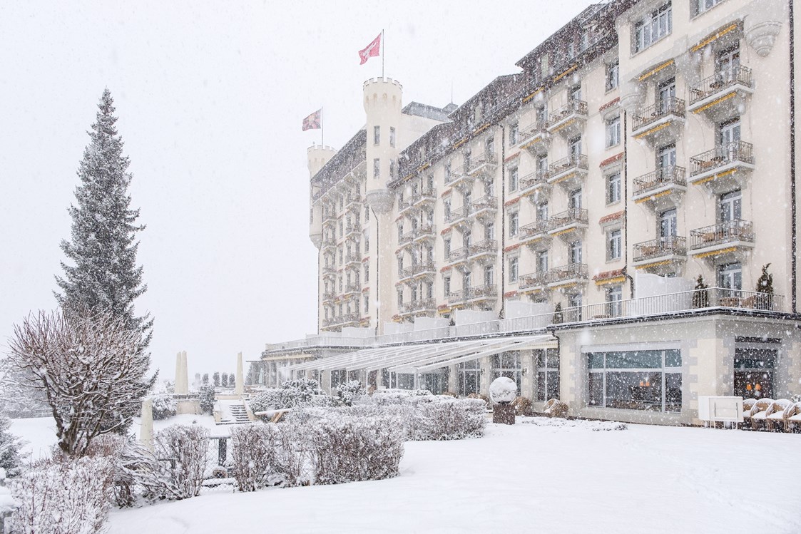Wanderhotel: Gstaad Palace Outdoor View Winter - Gstaad Palace