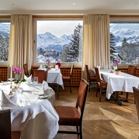 Wanderhotel: Speisesaal im Winter - Beausite Park Hotel Wengen