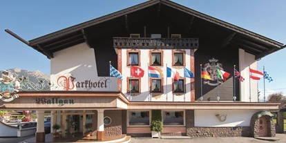 Wanderurlaub - Fahrstuhl - Bayern - Unser Haus mit 29 Zimmern, 15 Suiten und einem Spa Bereich mit Schwimmbad, Whirlpool, Saunen und Fitness ist Ihr Rückzugsort nach einer ergiebigen Wanderung in der schönen Natur. - Parkhotel Wallgau