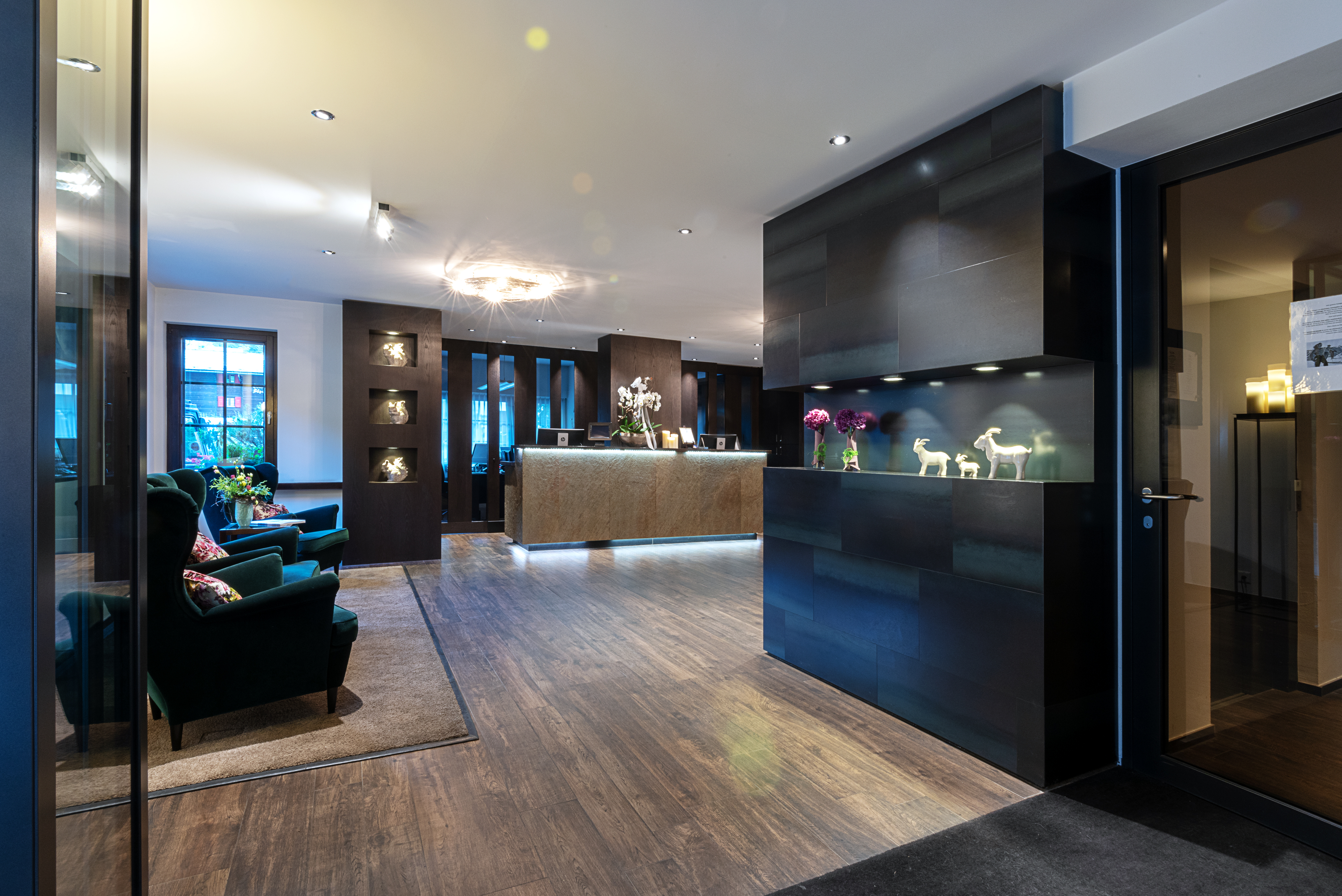 Wanderurlaub - Hotel-Schwerpunkt: Wandern & Kulinarik - Wallis - Rezeption - Lobby - Le Mirabeau Resort & Spa Zermatt