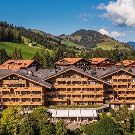Wanderhotel: Golfhotel Les Hauts de Gstaad & SPA im Sommer - GOLFHOTEL Les Hauts de Gstaad & SPA