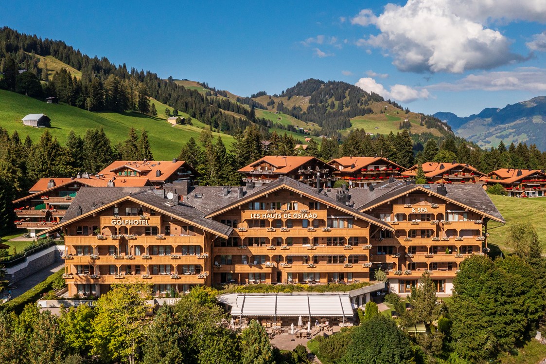 Wanderhotel: Golfhotel Les Hauts de Gstaad & SPA im Sommer - GOLFHOTEL Les Hauts de Gstaad & SPA