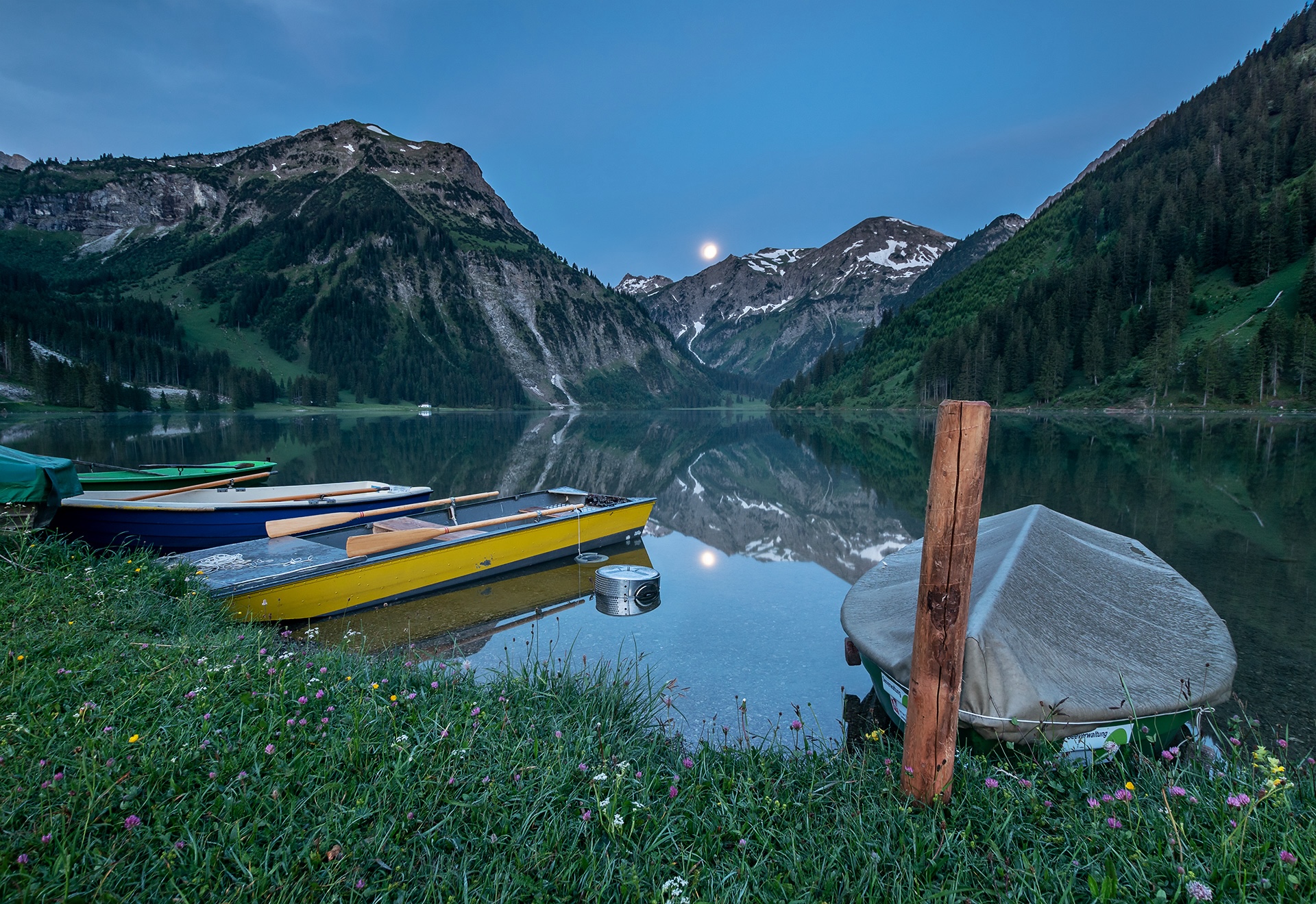 Wanderhotel: Abkühlung nach einer Bergtour - Hotel Schwarzer Adler