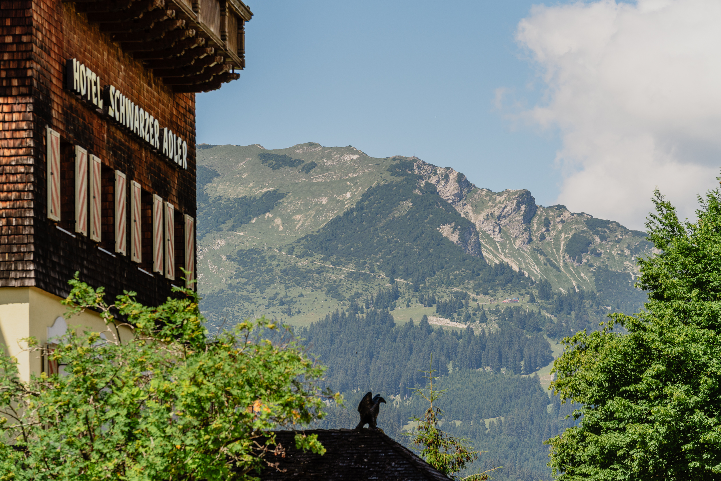 Wanderhotel: Fassade des Hotel Schwarzer Adler - Hotel Schwarzer Adler