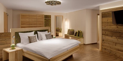 Wanderurlaub - Fahrstuhl - Bayern - Die neuen Suiten bieten Raum für luxuriöse Aufenthalte. Suite Walnuss - Hotel Fritz - Wohnzimmer im Wald