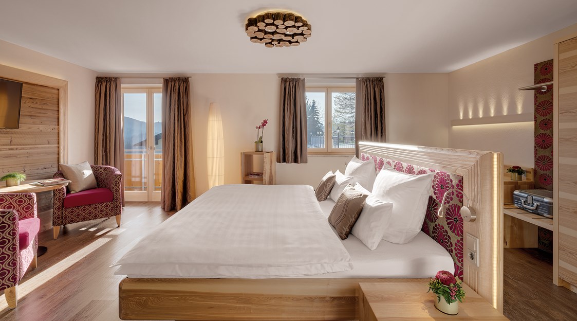 Wanderhotel: Die neuen Suiten bieten Raum für luxuriöse Aufenthalte. Suite Esche - Hotel Fritz - Wohnzimmer im Wald