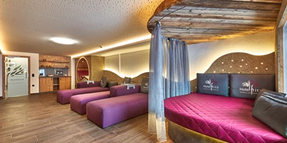 Wanderurlaub - Fahrstuhl - Bayern - Wellnessbereich - Hotel Fritz - Wohnzimmer im Wald