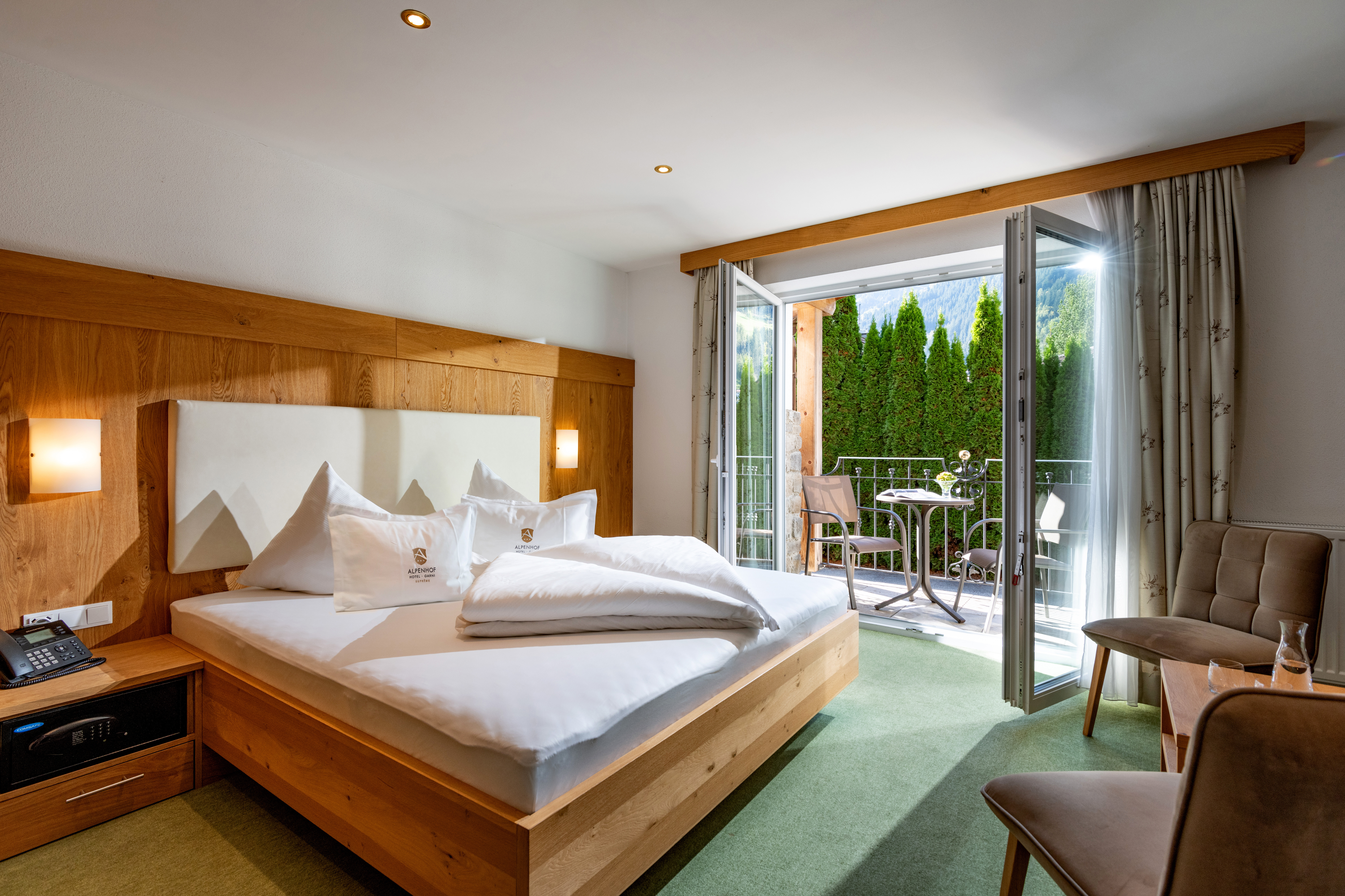 Alpenhof Hotel Garni Suprême Zimmerkategorien Superior Doppelzimmer mit Patio/Veranda