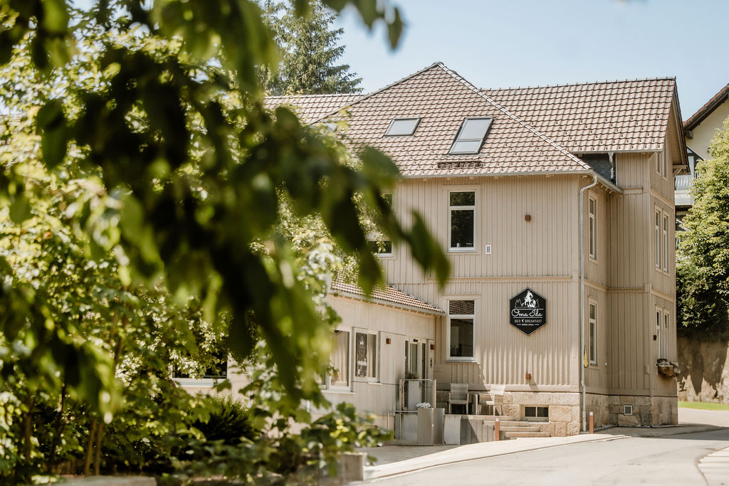 Wanderurlaub - Hotel-Schwerpunkt: Wandern & Romantik - Außenansicht - Oma Ida B&B