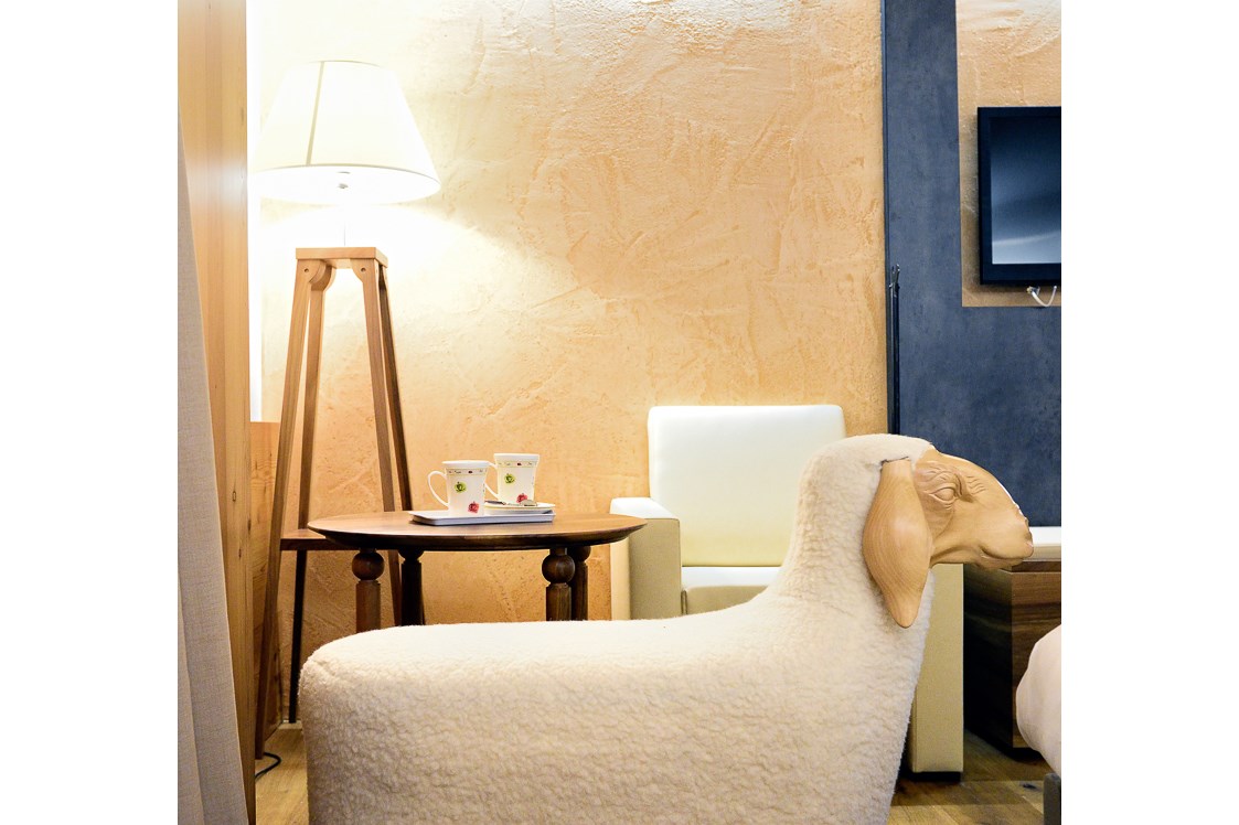 Wanderhotel: Dekoschaf in jedem Zimmer -  Hotel Emmy-five elements