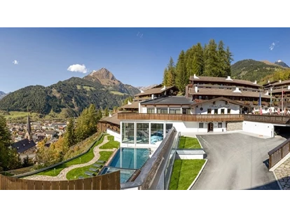 Wanderurlaub - Fahrstuhl - Hotel Aussenansicht - Hotel Goldried