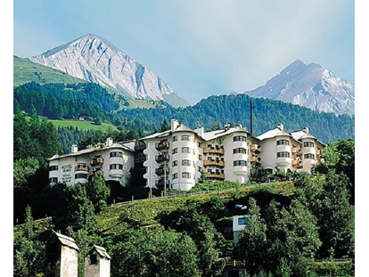Wanderurlaub - Fahrstuhl - Aussenansicht Goldriedpark mit Appartements 45 und 55 m2 - Hotel Goldried