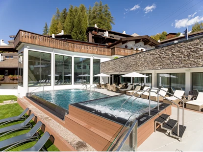 Wanderurlaub - Fahrstuhl - Goldried SPA Bereich aussen - Hotel Goldried
