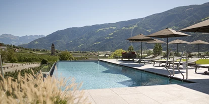 Wanderurlaub - Kinderbetreuung - Italien - Sky-Infinity-Pool mit Thermalwasser 32 °C im 5. Stock - Feldhof DolceVita Resort