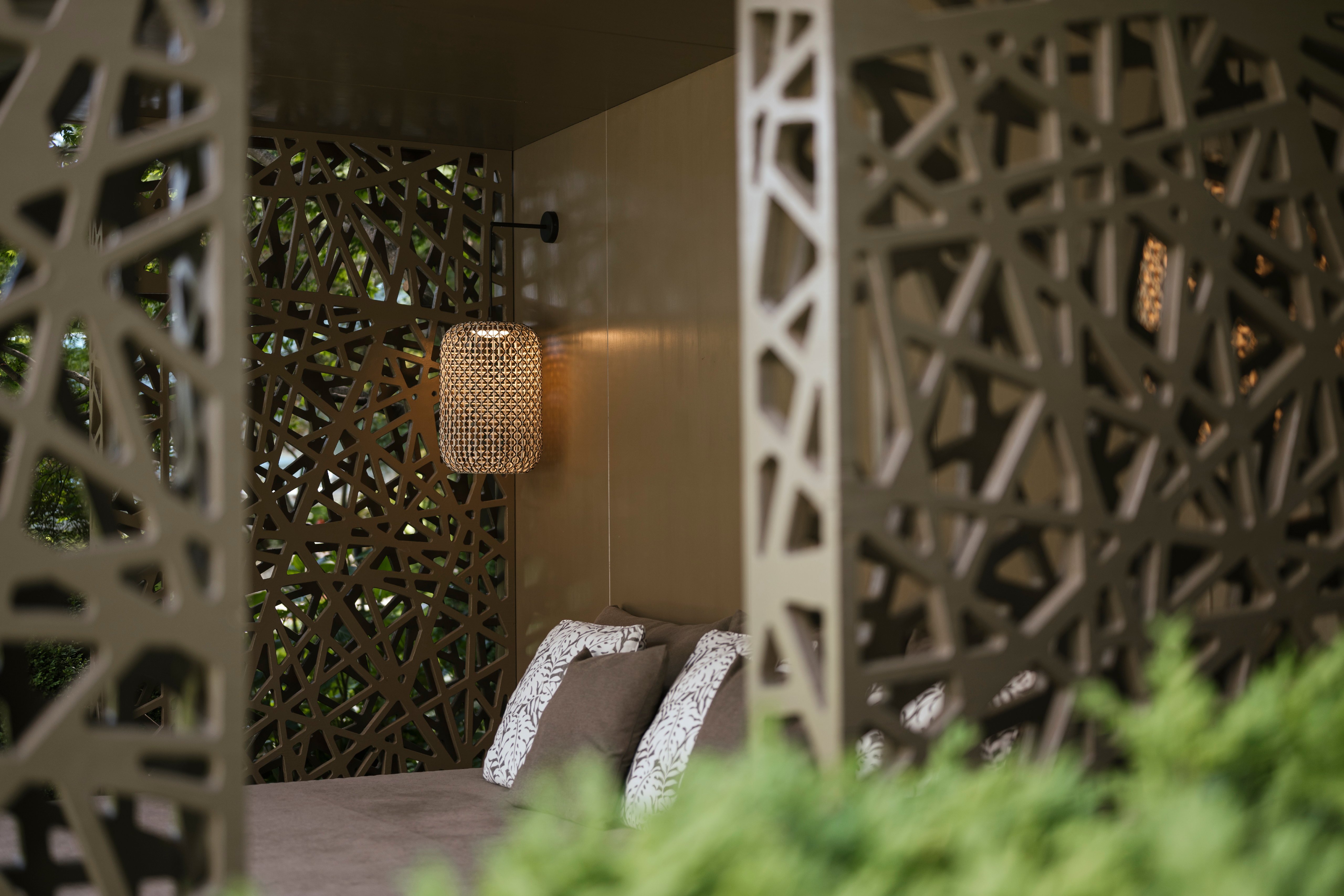 Wanderhotel: Daybed im Garten - Feldhof DolceVita Resort