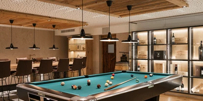 Wanderurlaub - Kinderbetreuung - Italien - Billardtisch in der Weinlounge - Feldhof DolceVita Resort