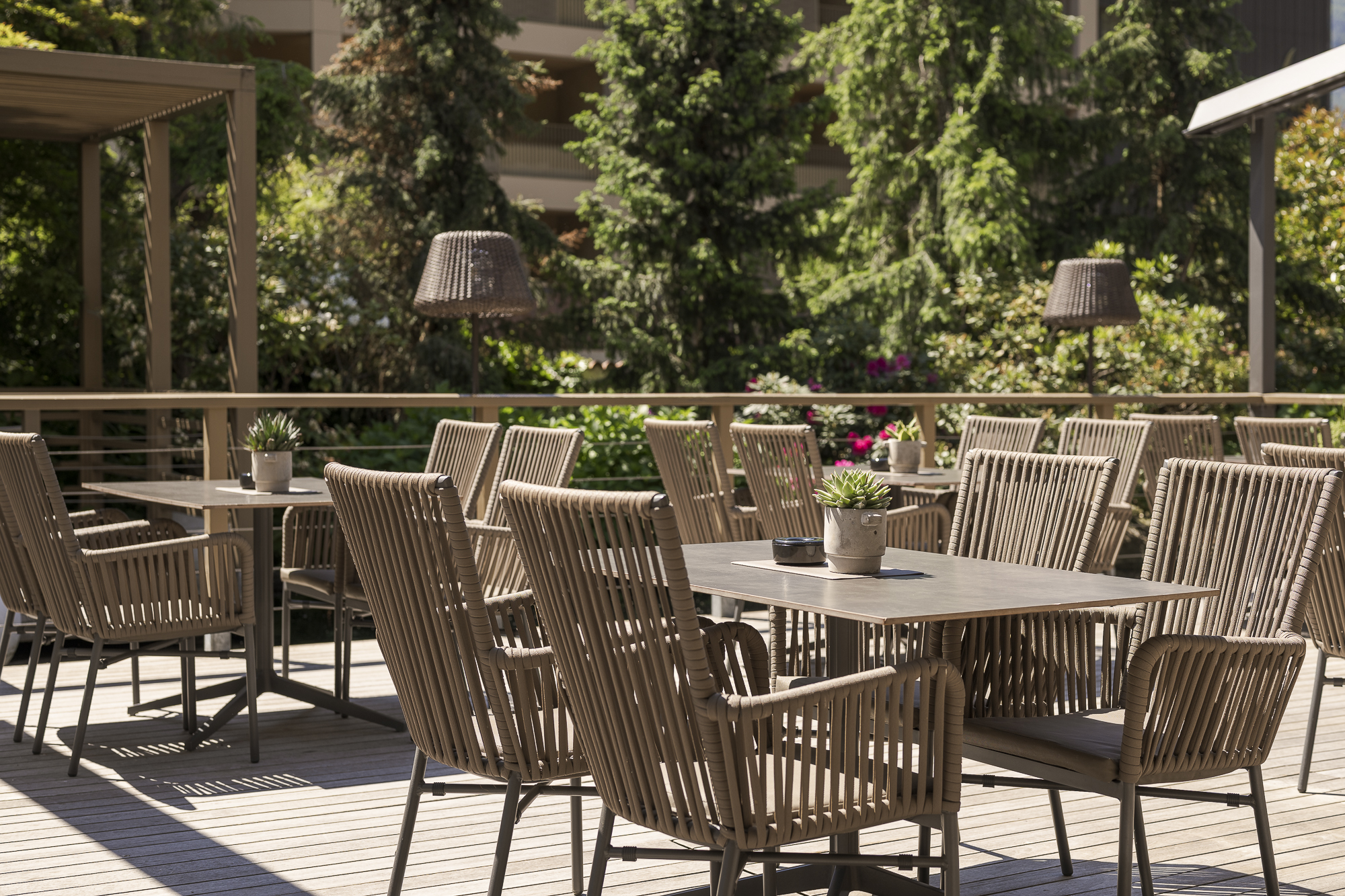 Wanderhotel: Restaurant-Terrasse am Koi-Teich - Feldhof DolceVita Resort
