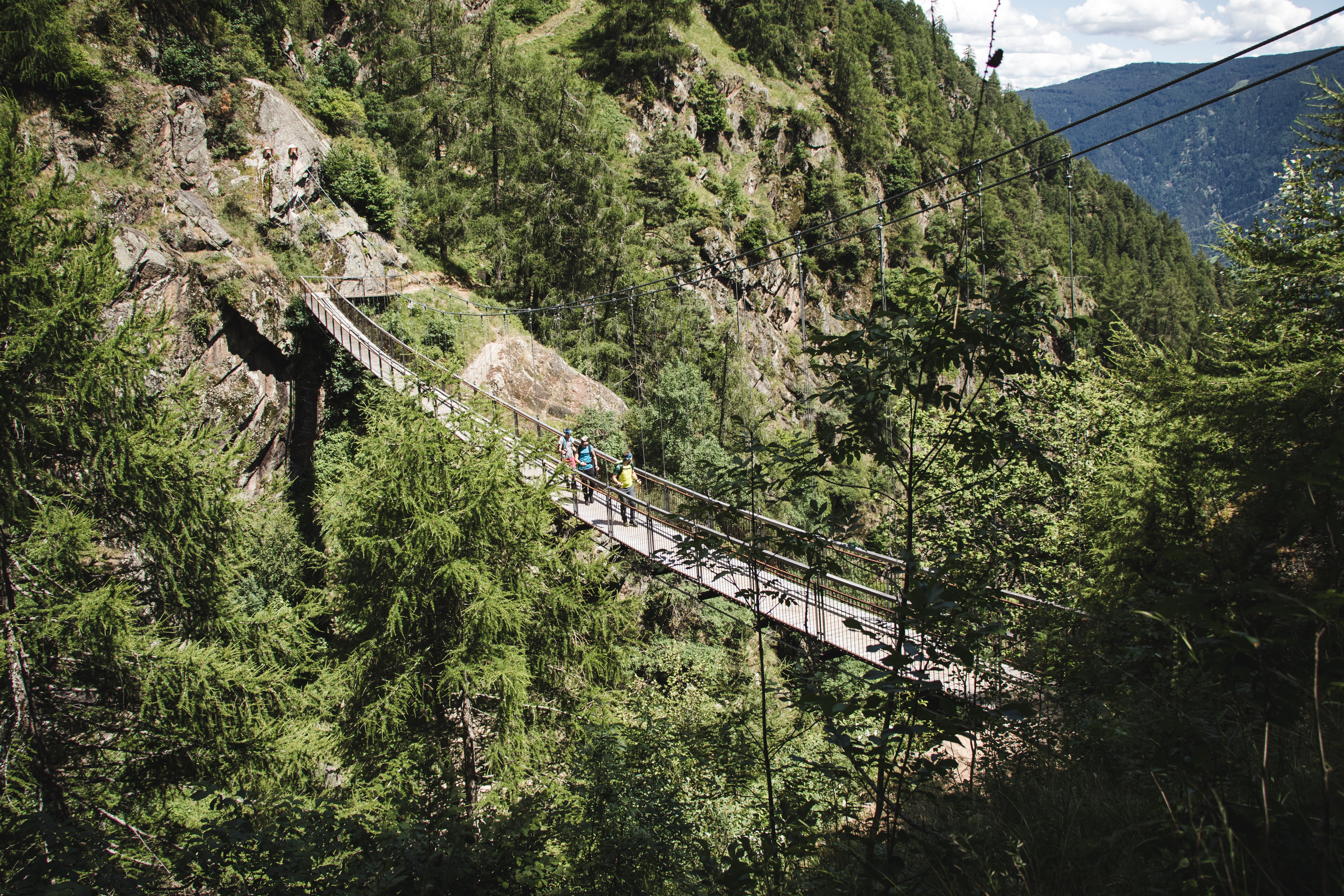 Wanderhotel: Hängebrücke Meraner Höhenweg - Feldhof DolceVita Resort