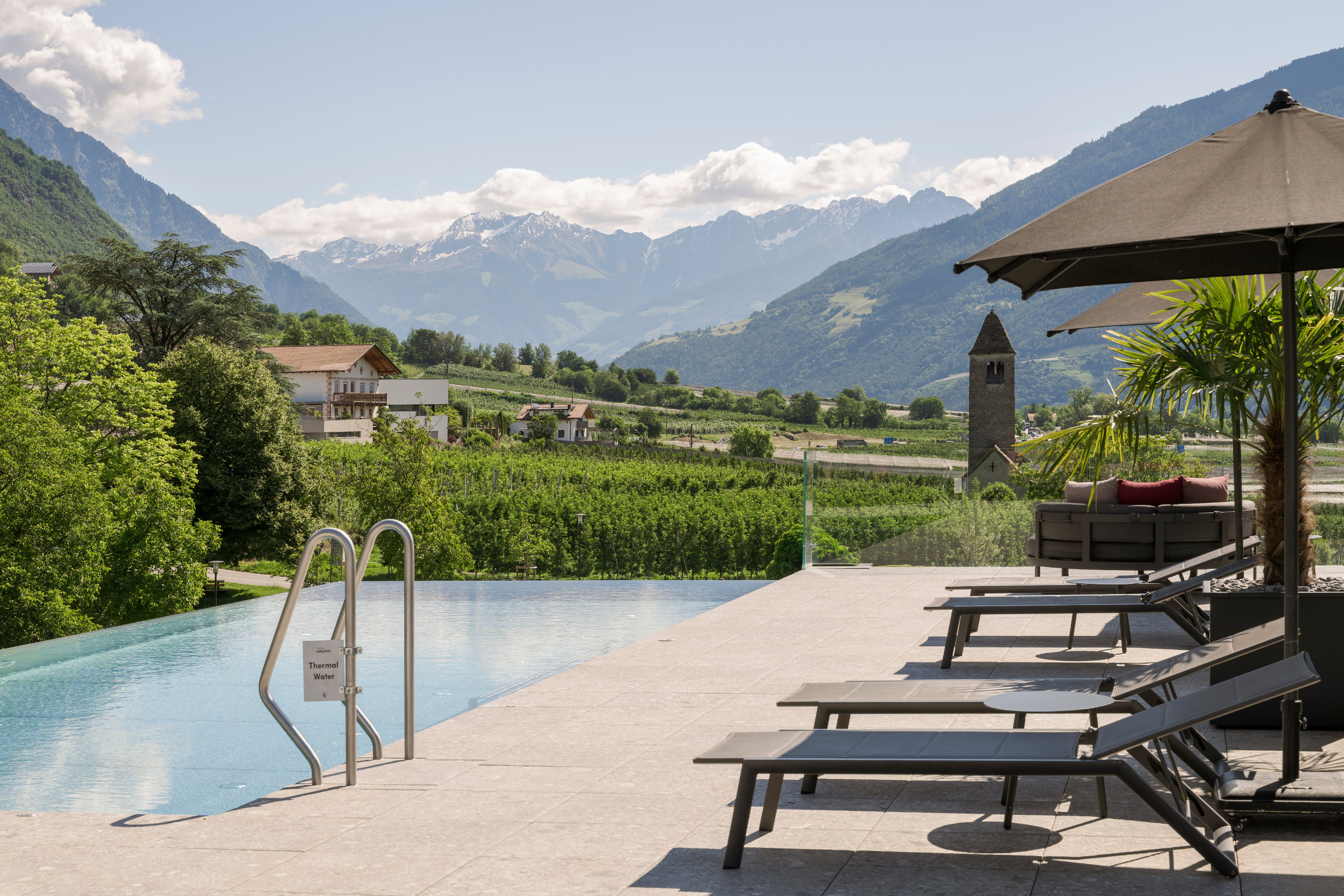Wanderhotel: Sky-Infinity-Pool mit Thermalwasser 32 °C im 5. Stock - Feldhof DolceVita Resort