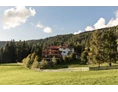 Wanderhotel: LAGE  Inmitten der Natur, in ruhiger Lage in Pemmern außerhalb der Ortschaft Klobenstein.Optimaler Ausgangspunkt für Aktivitäten jeglicher Art - Berghotel Zum Zirm