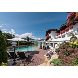 Wanderhotel: Ganzjährig beheizter Außenpool - Hotel Tirolerhof